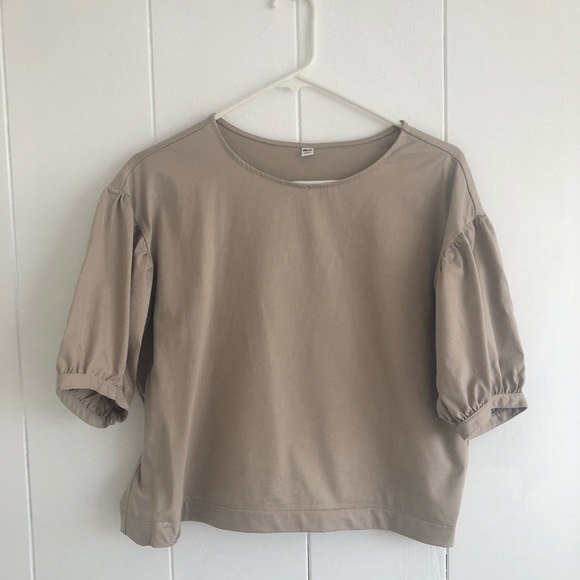 Uniqlo Tops - Uniqlo Puffed sleeve top